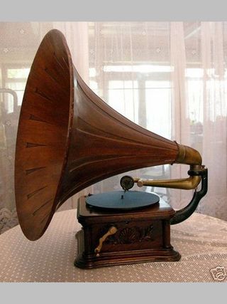 GT Cockelshell Gramophone